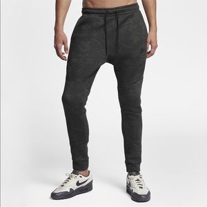 Nike Tech Fleece Camo Joggers - Small